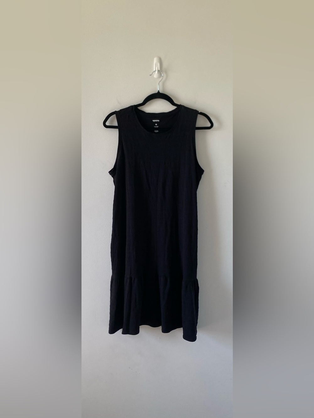 Women’s Black Sleeveless Tank Dress Ruffle Hem Lightweight Size M Vacation EUC